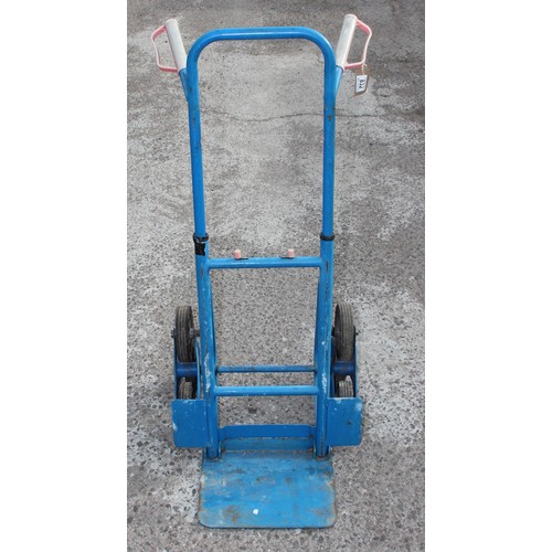 832 - A triple wheel stair sack truck