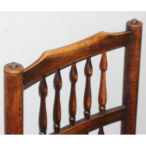 146 - A matched set of 8 Arts & Crafts period oak spindle back dining chairs with rush seats