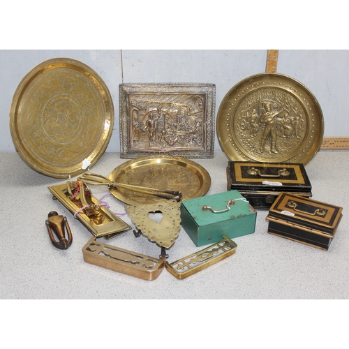 1783A - Assorted vintage brass items to incl letter box, trivet, chargers, cash tins etc