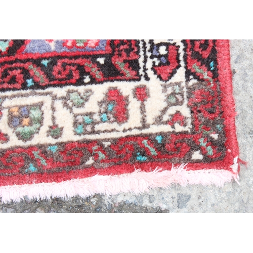 218 - A small red ground Persian Hamadan rug, approx 92cm x 65cm