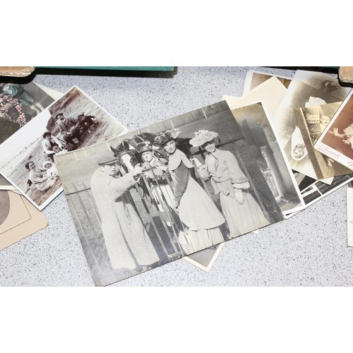 530 - 2 boxes of antique and vintage photographs