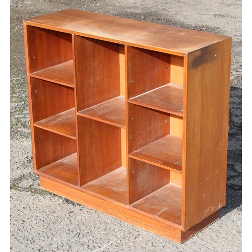 10 - Scandinavian style mid-century bookshelf, in the manner of Peter Hvidt and Olga Molgaard, approx 92c... 