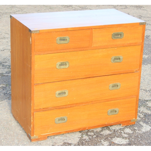 7 - A vintage 2 over 3 campaign style chest of drawers with recessed brass handles and brass corners, po... 