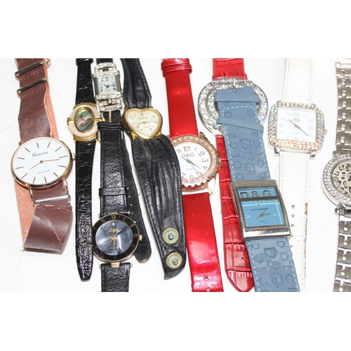 1323 - Qty of ladies watches with soft straps