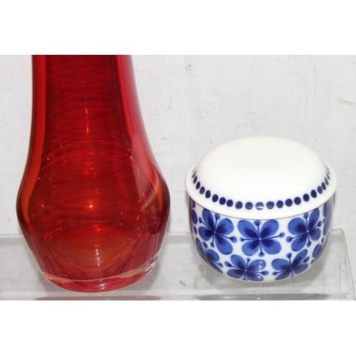 1740 - Qty of retro themed ceramics and glassware to include vases, largest approx. 35cm tall