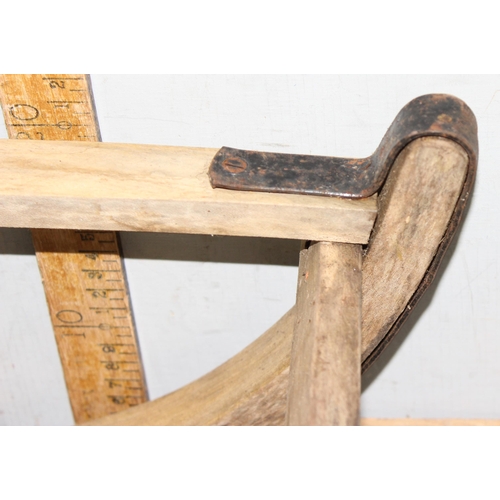 1513 - Vintage wooden sled, approx 89cm long