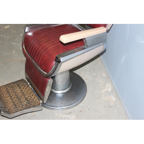 91 - A vintage retro Belmont adjustable barber's chair on heavy metal base