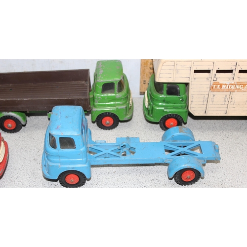 1515 - Mix of vintage Tri-ang model vehicles to incl bus