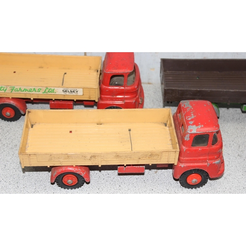 1515 - Mix of vintage Tri-ang model vehicles to incl bus