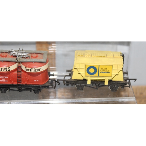 1518 - Qty of model freight carriages and Wrenn Cardiff Castle locomotive in box