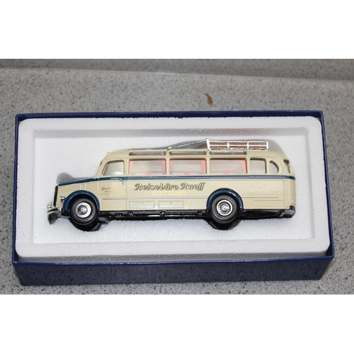 1530 - Qty of boxed Dinky die cast vehicles