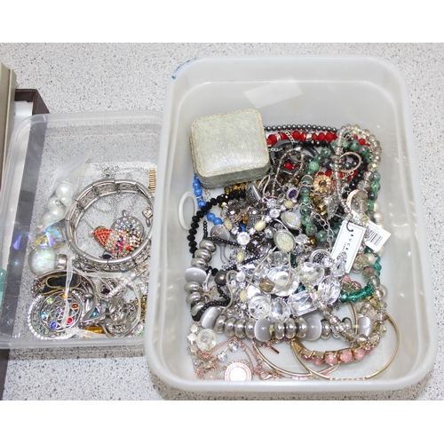 2287 - Qty of assorted costume jewellery, some boxed