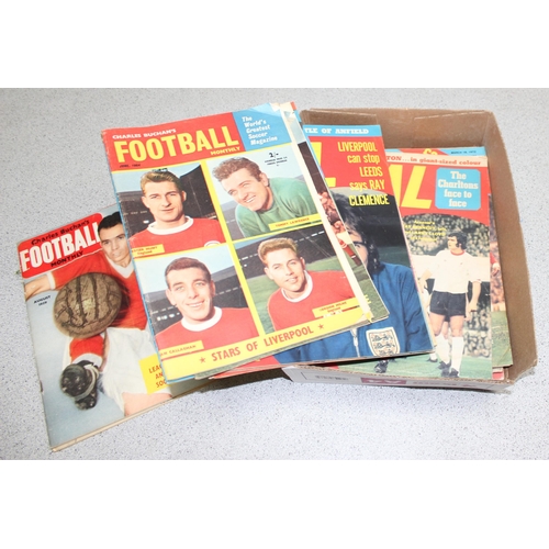 520 - 24 Assorted football related magazines