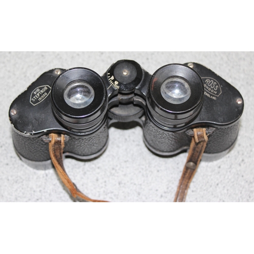 657 - A pair of mother of pearl mounted opera glasses and a cased pair of Ross Steptron 8x30 binoculars (2... 