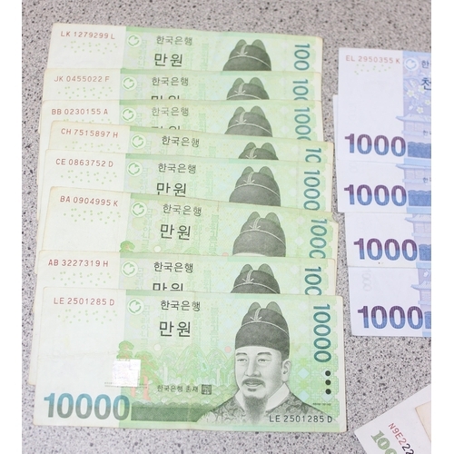 1200 - Qty of South Korean and Chinese banknotes