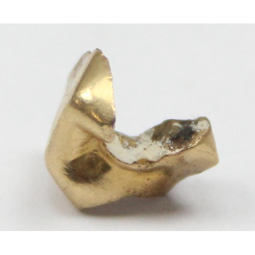 2002 - Gold tooth, XRF tests approx 18ct gold, approx 0.98g gross