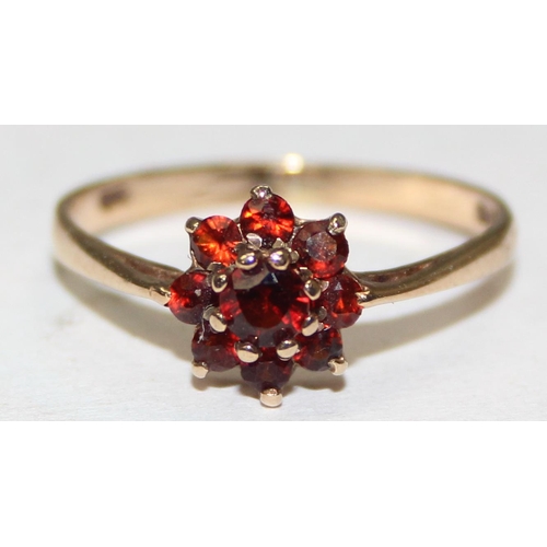 2038 - A retro 9ct gold floral set ring, possibly Garnets, London 1975, approx size L, approx 1.22g gross