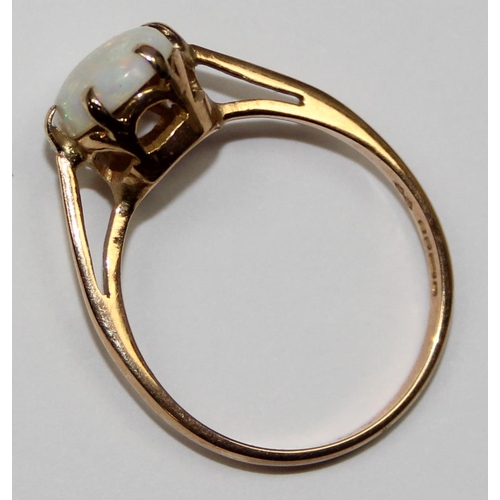 2039 - An 18ct gold and opal set ring, Sheffield 1990, approx size S, approx 2.91g gross