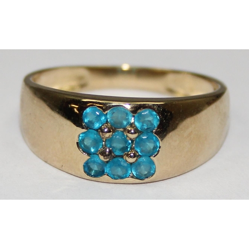 2043 - An unusual retro style 9ct gold signet ring set with 9 small blue stones in a square, full English h... 