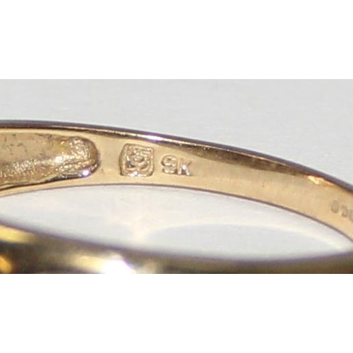 2057 - A 9ct gold ring set with a graduated line of 5 opals, full English hallmarks, approx size T, approx ... 