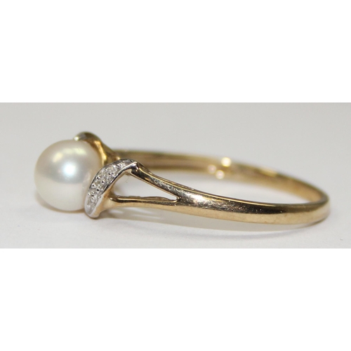 2067 - A 9ct gold solitaire pearl and small diamond ring, full English hallmarks, approx size U, approx 2.1... 