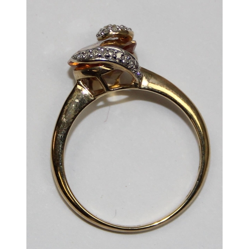 2078 - A retro style 9ct gold citrine dress ring, a large facet cut round central stone surrounded by a rib... 