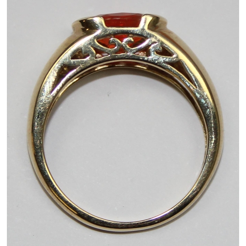 2079 - A retro style 9ct gold orange stone dress ring, full English hallmarks, approx size T, approx 4.49g ... 