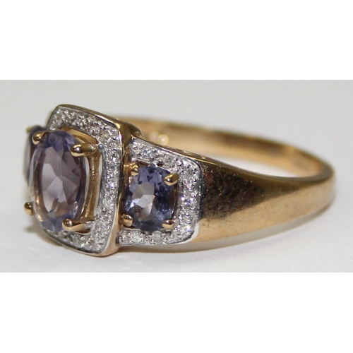 2091 - A 9ct gold antique style trilogy light blue or purple stone cocktail ring surrounded by small diamon... 