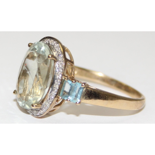 2108 - A 9ct gold antique style white stone ring surrounded by small diamonds and baguette cut white stones... 