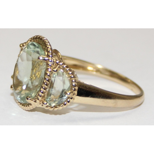 2110 - A 9ct gold light 3 stone ring in rope twist setting, full English hallmarks, approx size U, approx 3... 