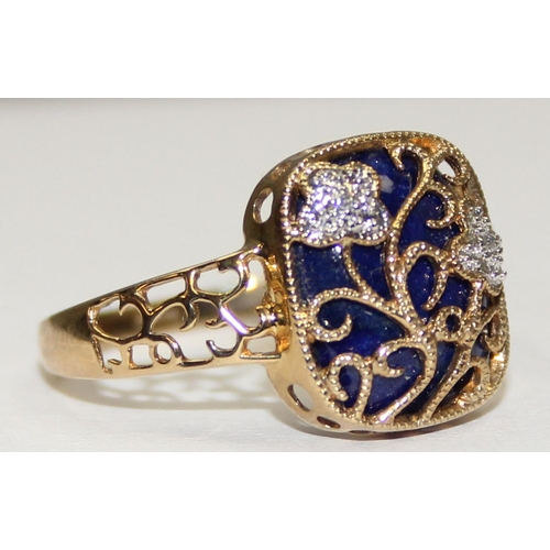 2134 - An unusual 9ct gold antique style dress ring, a large central cabochon of Lapis overlaid with small ... 