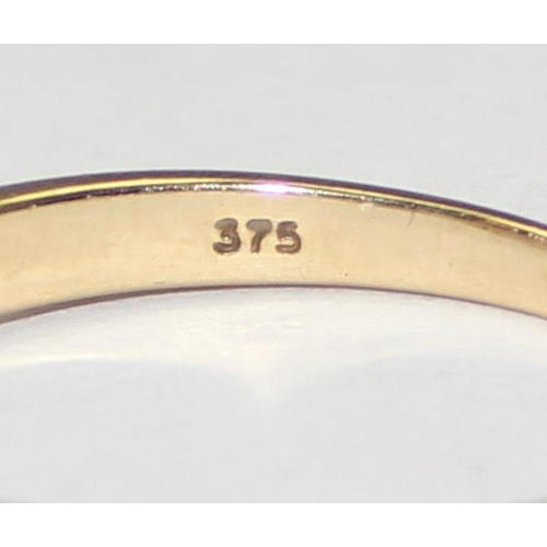 2138 - A 9ct gold solitaire ring, full English hallmarks, approx size S, approx 2.53g gross