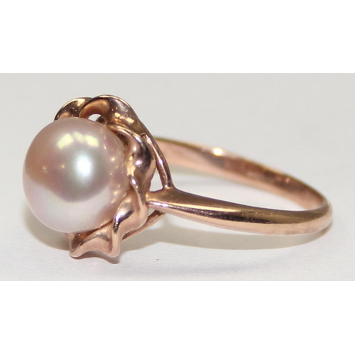 2142 - A 9ct gold pearl dress ring with decorative twist setting, full hallmarks, approx size T, approx 3.5... 