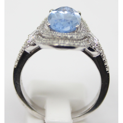 2223 - 925 silver antique style blue and white stone dress ring, approx size U