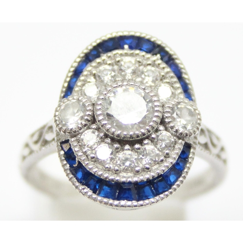 2224 - 925 silver antique style blue and white stone dress ring, approx size P