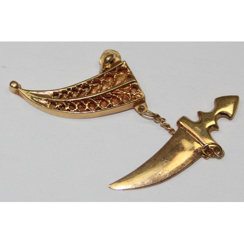 2271 - 9ct gold pendant or charm formed as a Jambiya dagger in filigree sheath, marked and XRF confirmed, a... 