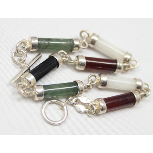 2275 - A retro style 925 silver bracelet, 7 cylinders of polished semi-precious stones with silver links, m... 