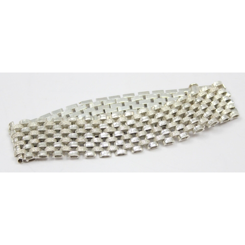 2278 - A retro style 925 silver mesh bracelet, marked 925 and XRF confirmed, approx 20cm long, approx 26.11... 