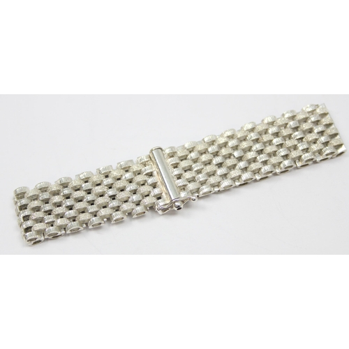 2278 - A retro style 925 silver mesh bracelet, marked 925 and XRF confirmed, approx 20cm long, approx 26.11... 