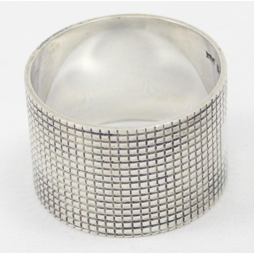 1004 - A heavy gauge silver napkin ring, London 1964 by SJ Rose & Son, in vintage box, approx 57.56g gross