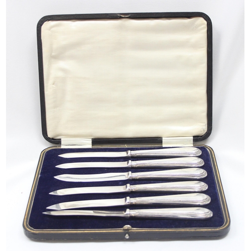 1007 - A boxed set of 6 silver handled fruit knives, Sheffield 1913 by Alfred Biggin & Son (George Henry Bi... 