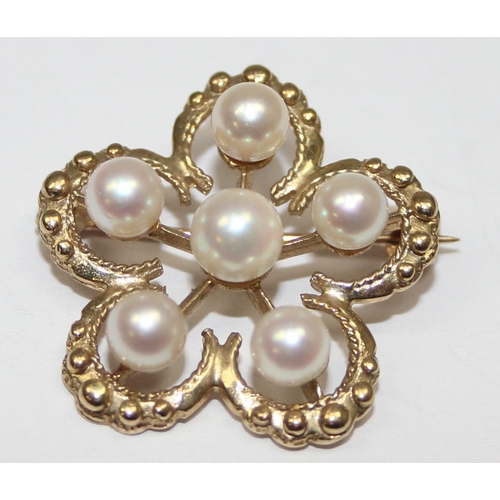 2015 - A 9ct gold and pearl brooch formed as a flower, marks rubbed but XRF confirmed as 9ct gold, approx 2... 