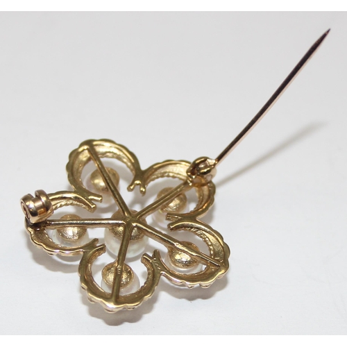 2015 - A 9ct gold and pearl brooch formed as a flower, marks rubbed but XRF confirmed as 9ct gold, approx 2... 