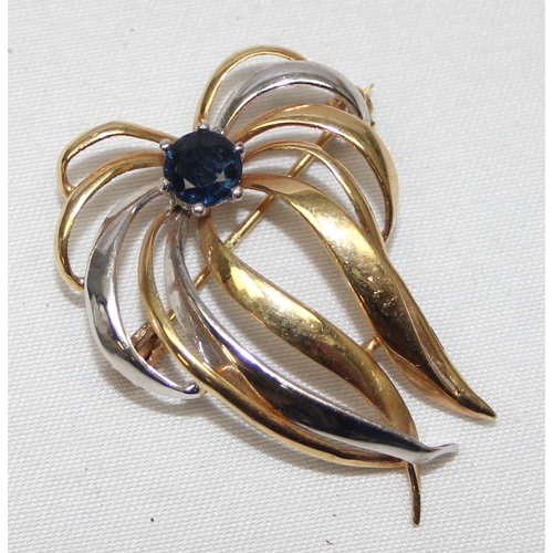 2016 - 9ct white and yellow gold brooch set with a blue stone, marked to pin and XRF confirmed, approx 3.42... 