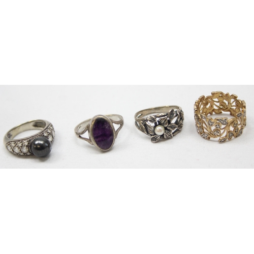 2350 - 8 assorted silver and silver gilt rings, various stones and designs, sizes ranging from L-Q