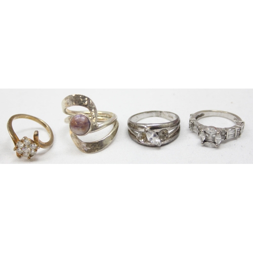 2350 - 8 assorted silver and silver gilt rings, various stones and designs, sizes ranging from L-Q