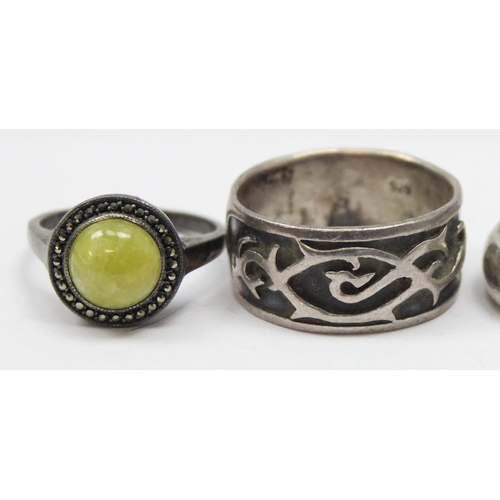 2374 - 5 assorted silver rings, various stones and designs, all XRF confirmed, approx sizes M -V