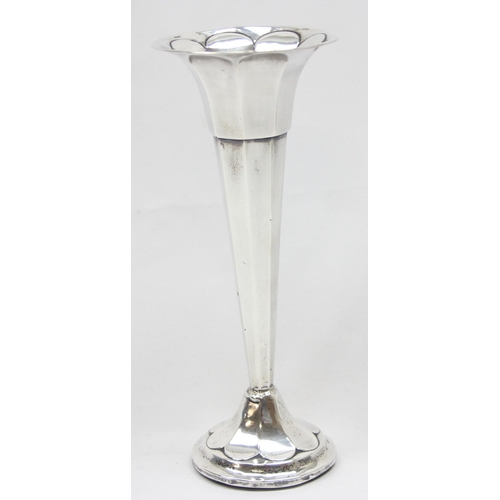 1018 - A large silver trumpet vase, Sheffield 1916 by James Deakin & Sons (John & William F Deakin), approx... 