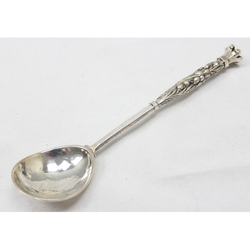 1060 - Omar Ramsden, a pair of Arts and Crafts silver spoons, London 1930, planished bowls & hexagonal stem... 