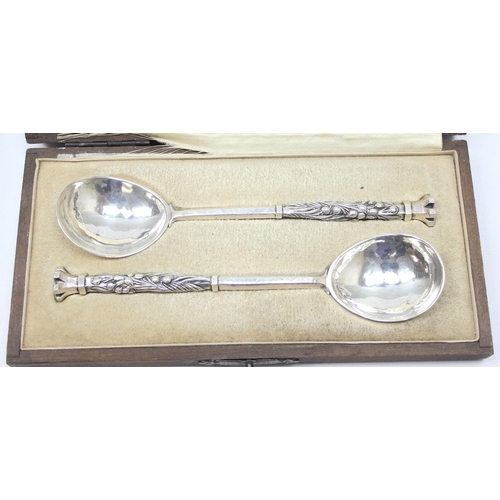 1060 - Omar Ramsden, a pair of Arts and Crafts silver spoons, London 1930, planished bowls & hexagonal stem... 